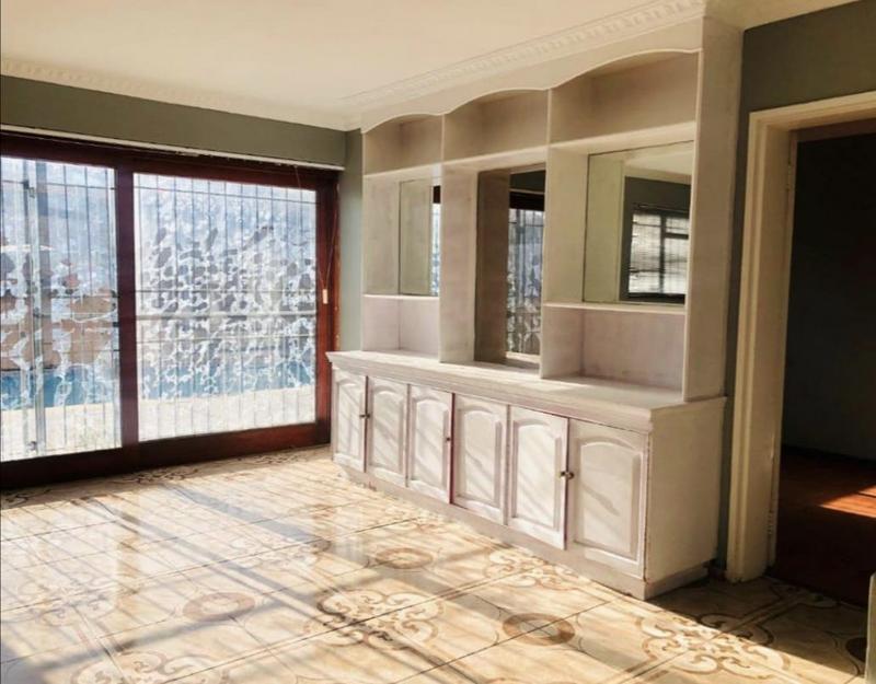 5 Bedroom Property for Sale in Grassy Park Western Cape